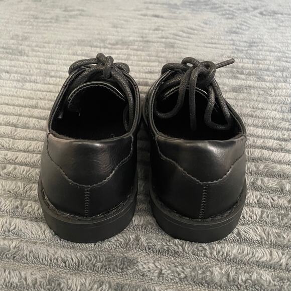 The Children's Place Toddler Boys Size 10 Lace Up Dress Shoes - Black 2623790_01 - Picture 3 of 7